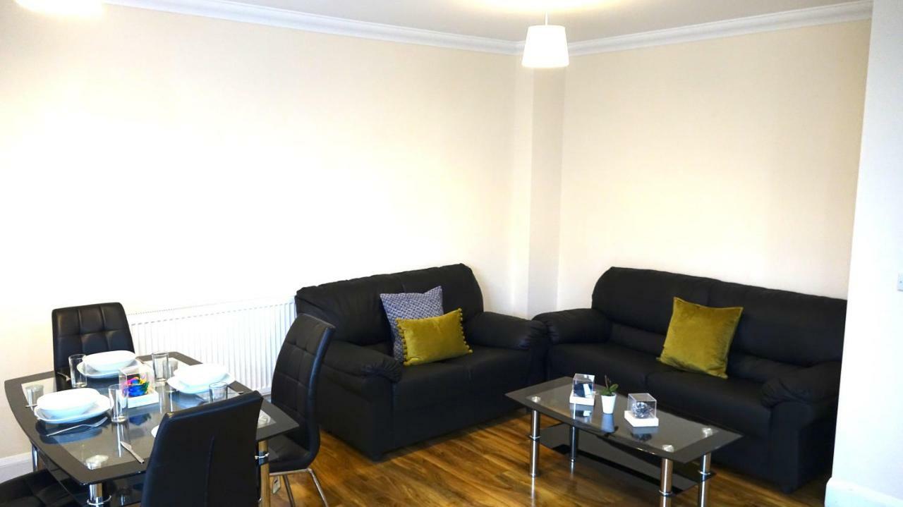 Heathrow Ensuite Rooms- Auto Check In * Stanwell