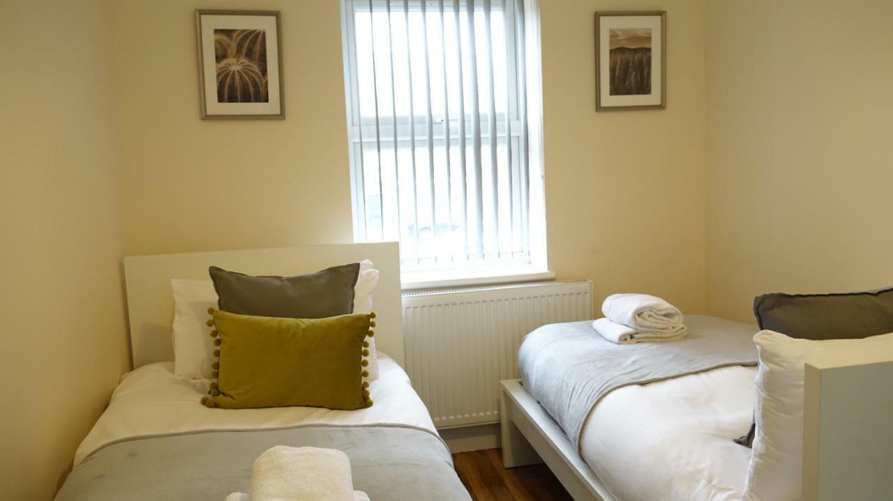 Heathrow Ensuite Rooms- Auto Check In Homestay