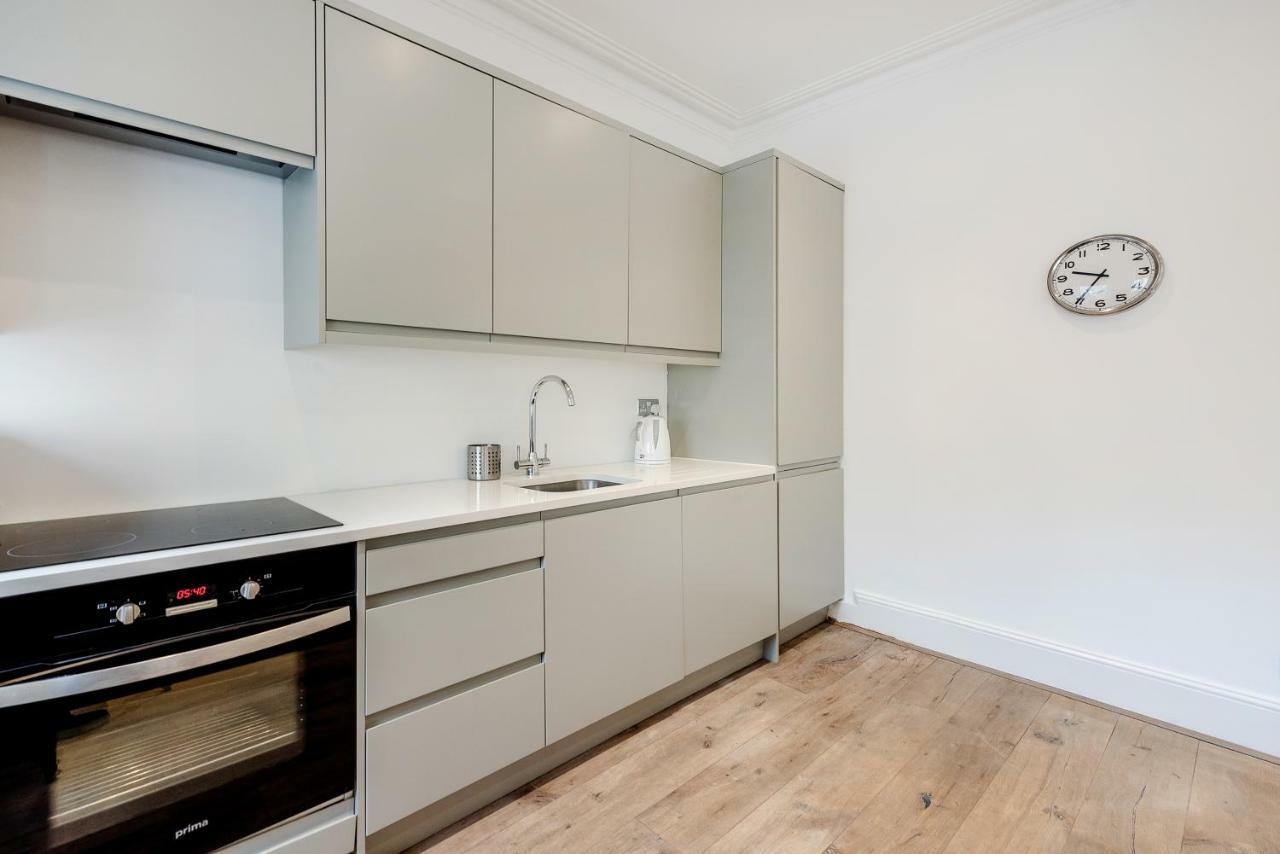 Bright 1 Bedroom Apt In Kensington Olympia Lägenhet London