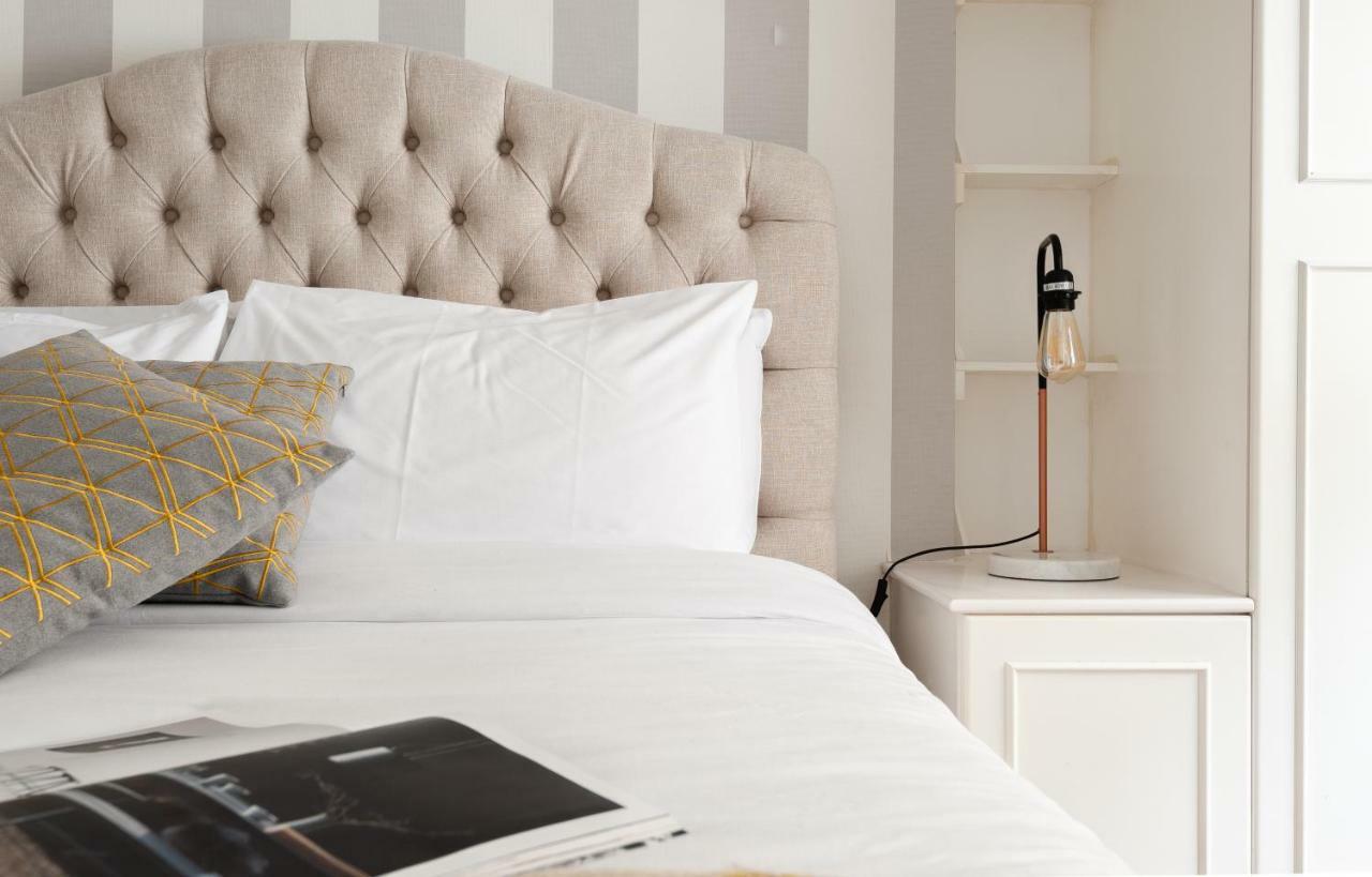 The South Kensington Mews - Lovely 5bdr Apartment *