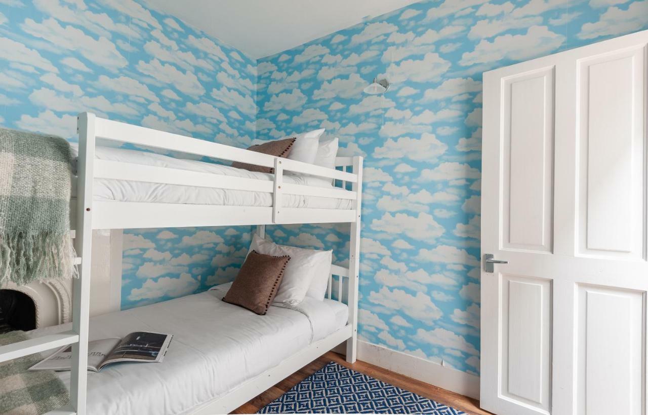 The South Kensington Mews - Lovely 5bdr Apartment *