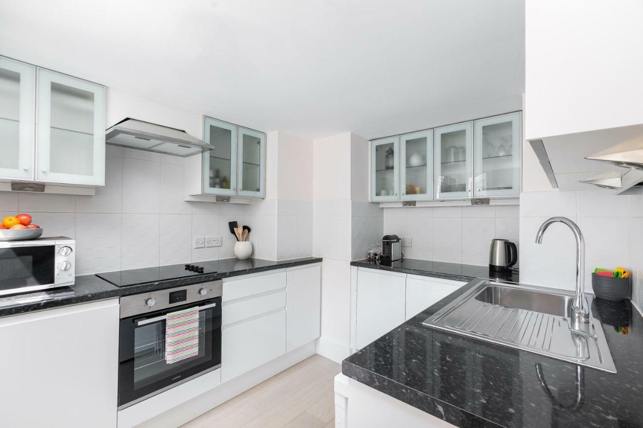 With Private Patio, And Park Across The Road (adults Only) Appartement