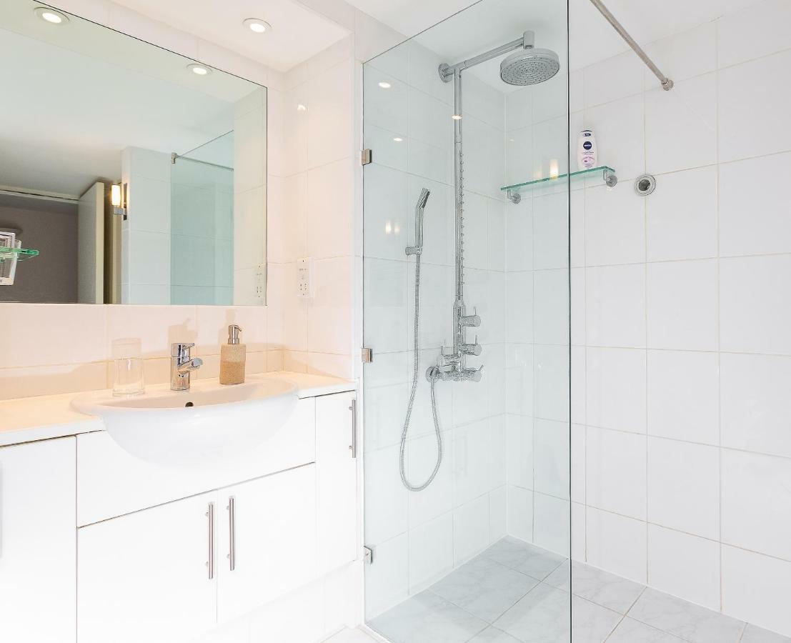 With Private Patio, And Park Across The Road (adults Only) Appartement