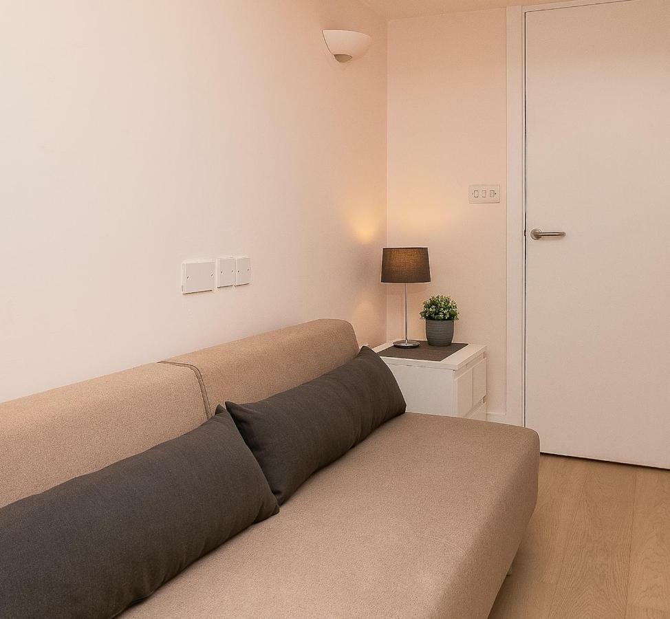 With Private Patio, And Park Across The Road (adults Only) * Londen