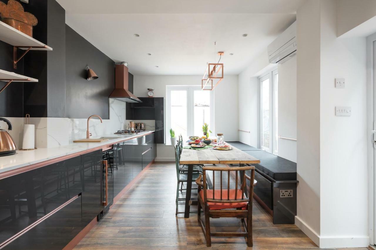 Courcy Road - 7 Bedroom - Sleeps Up To 22