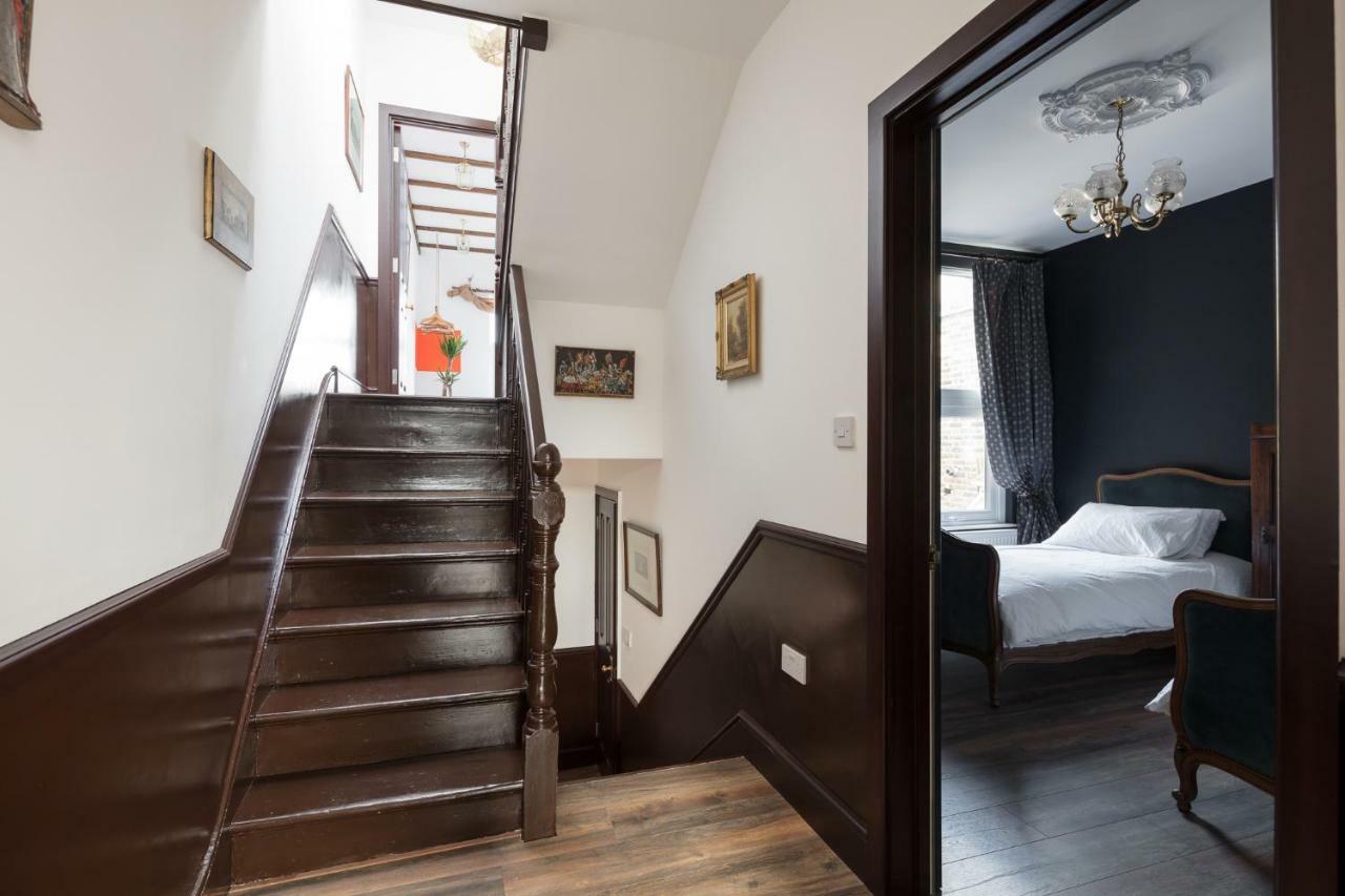 Courcy Road - 7 Bedroom - Sleeps Up To 22 * London