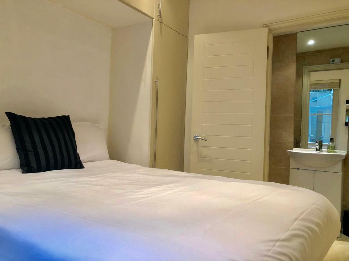 Victoria Station Apartment