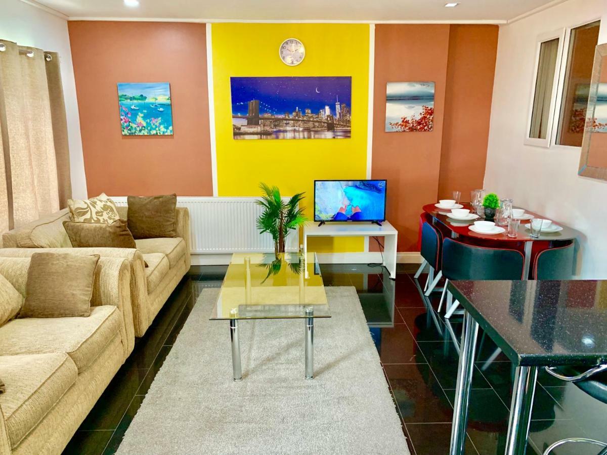 2 Bedroom Apartment, Kitchen, Reception And Private Garden Leilighet *