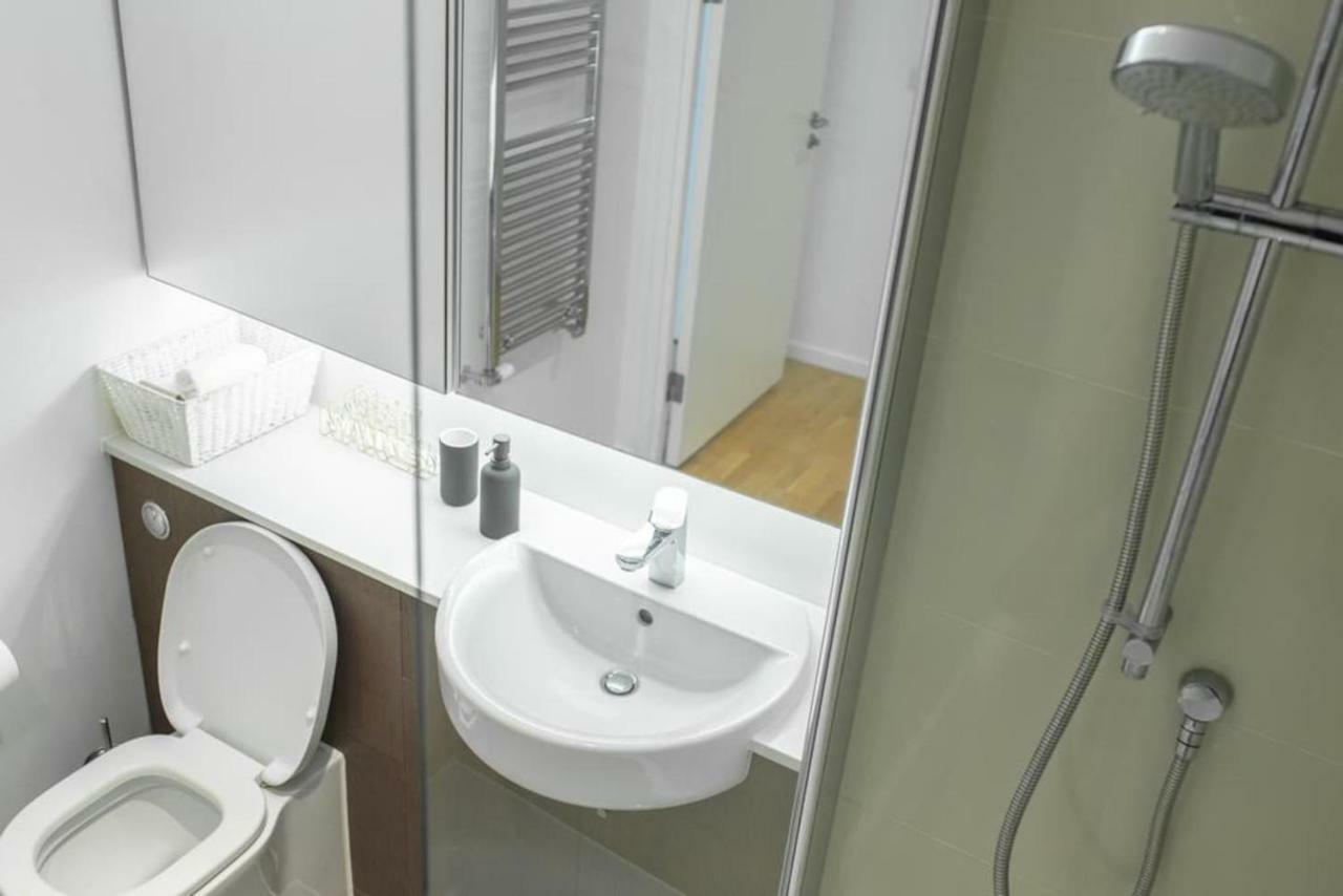 Top Floor Luxury And Spacious 2 Bedroom In Stratford Londen