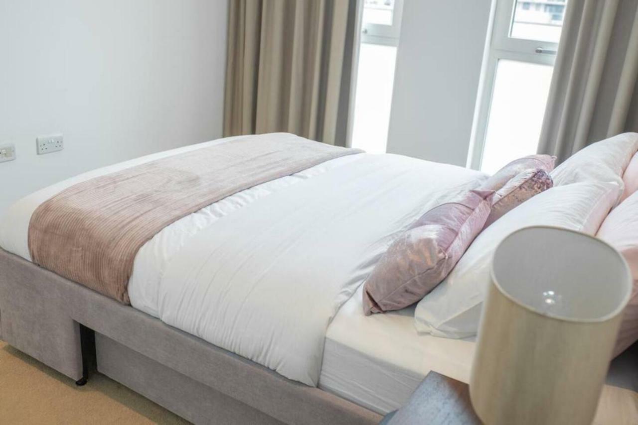Top Floor Luxury And Spacious 2 Bedroom In Stratford Londen