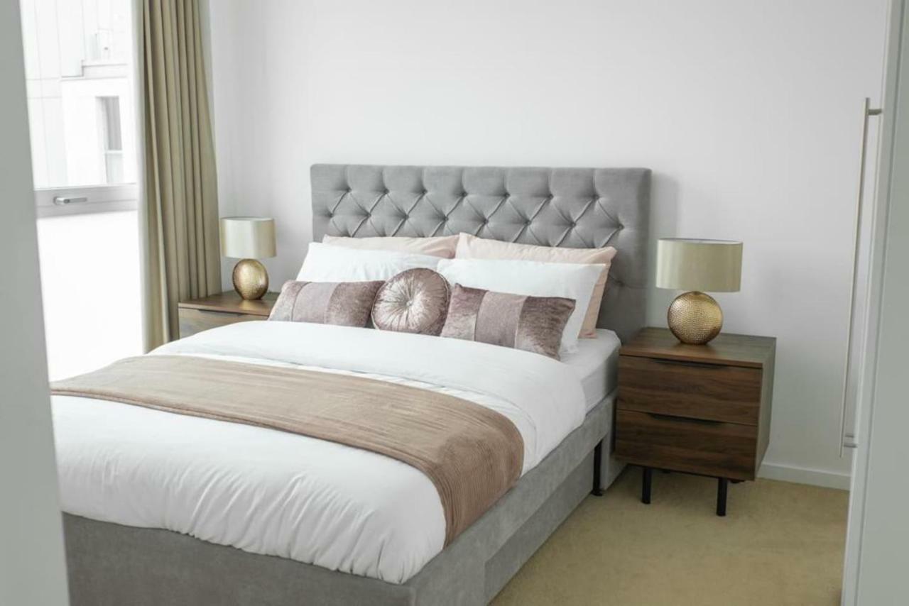 Top Floor Luxury And Spacious 2 Bedroom In Stratford