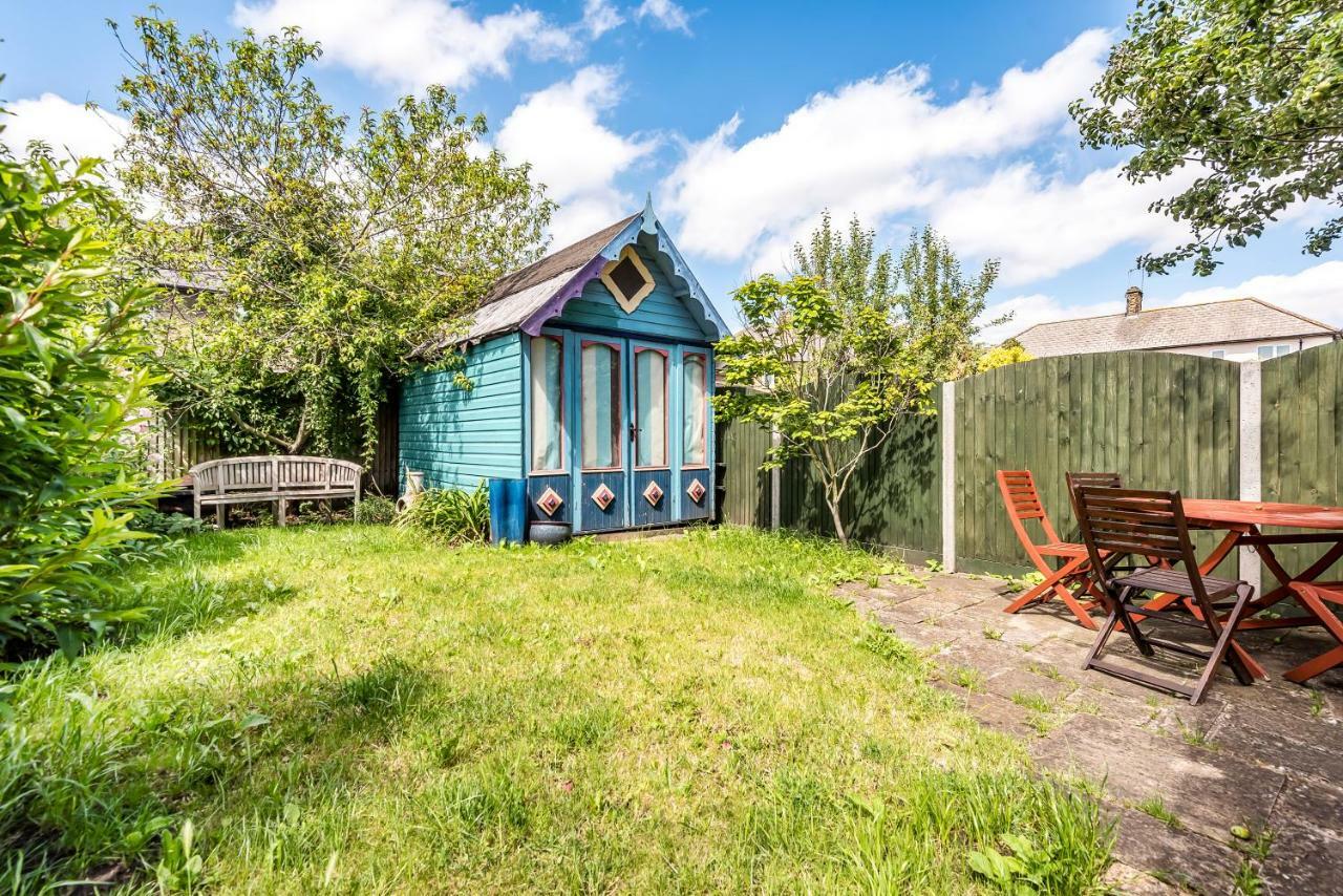 Ferienhaus Lovely Three Bedroomed House, Parking 2 Cars