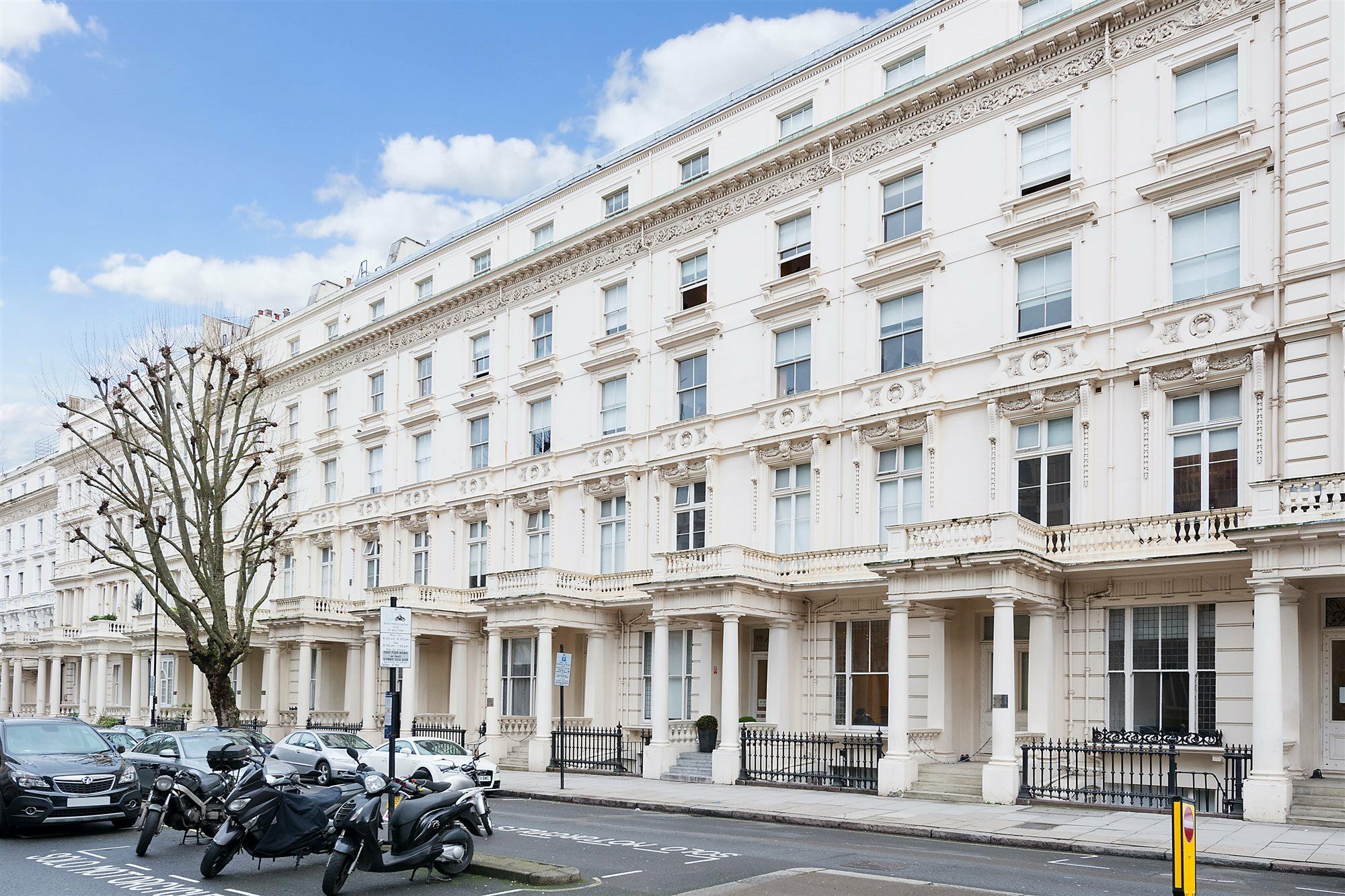 Hyde Park Executive Aparthotel 4*