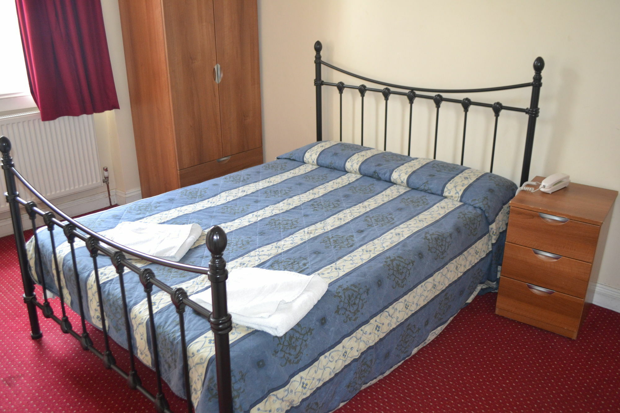 The House On Warwick Hotell