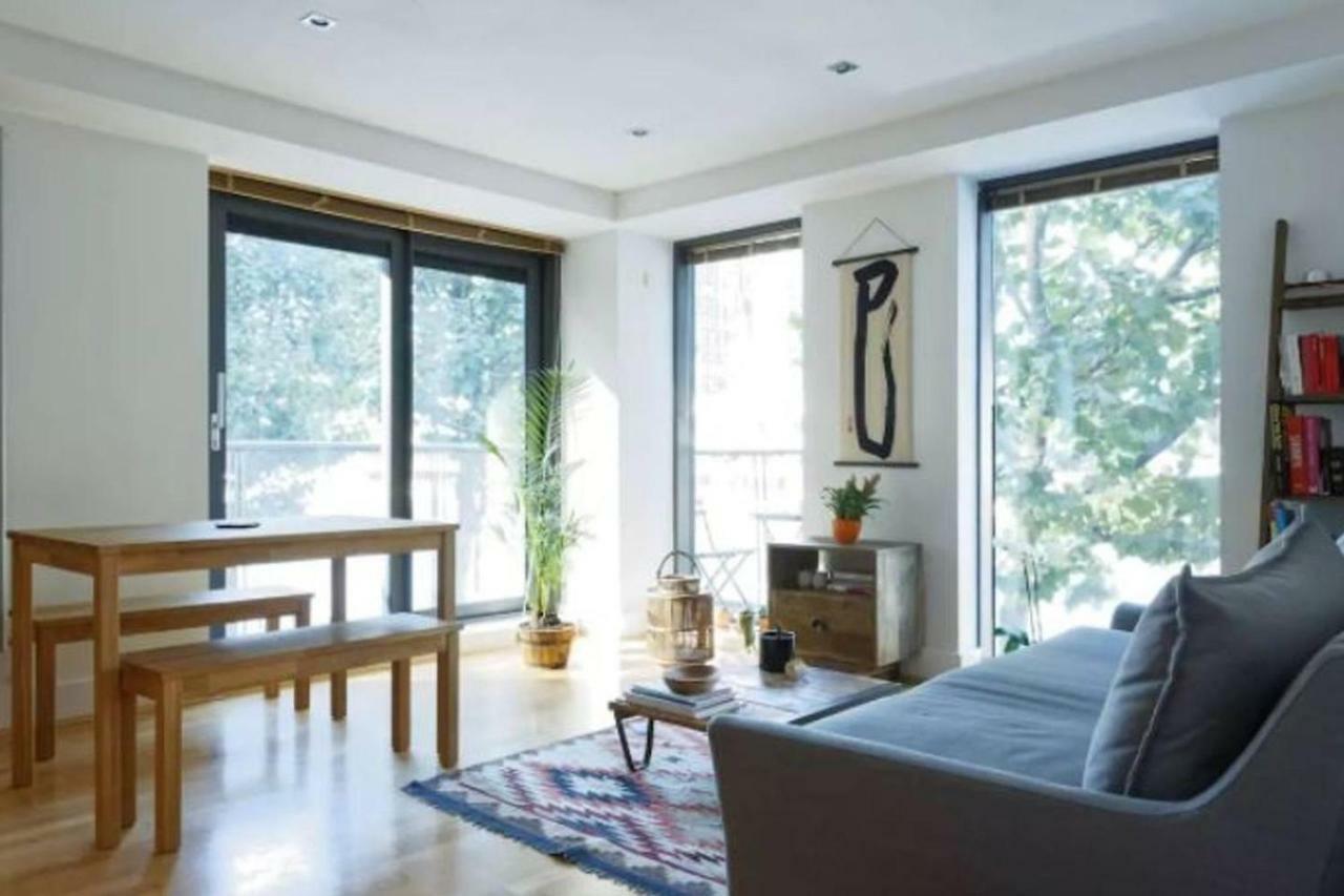Apartment Peaceful Modern 2 Bedroom Flat With Water Views London