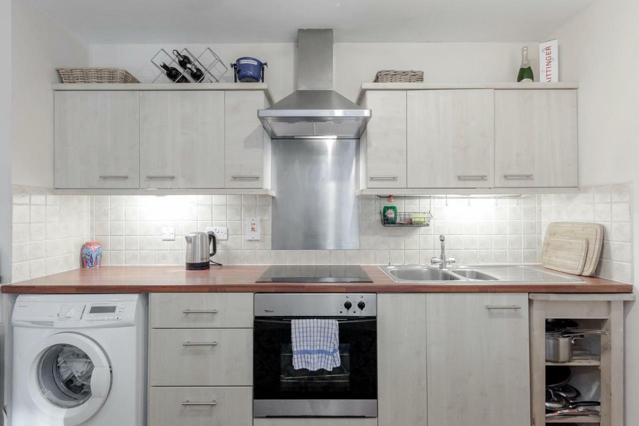 3 Bedroom Garden Flat - Location Leilighet