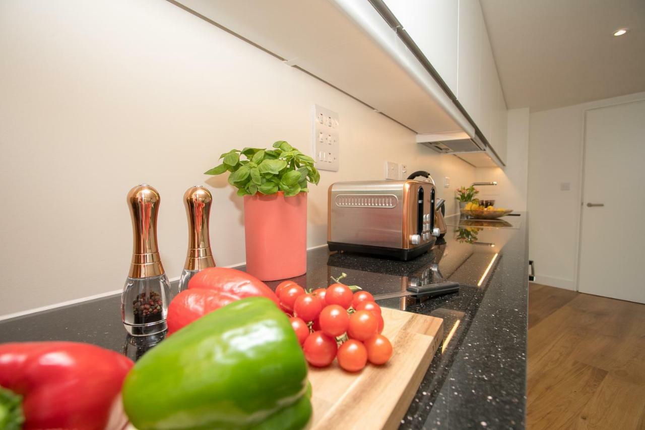 Moonside - Stunning Angel Apartment London