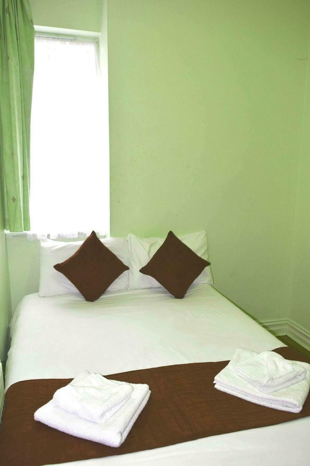 Queens Drive At Finsbury Park Hotell