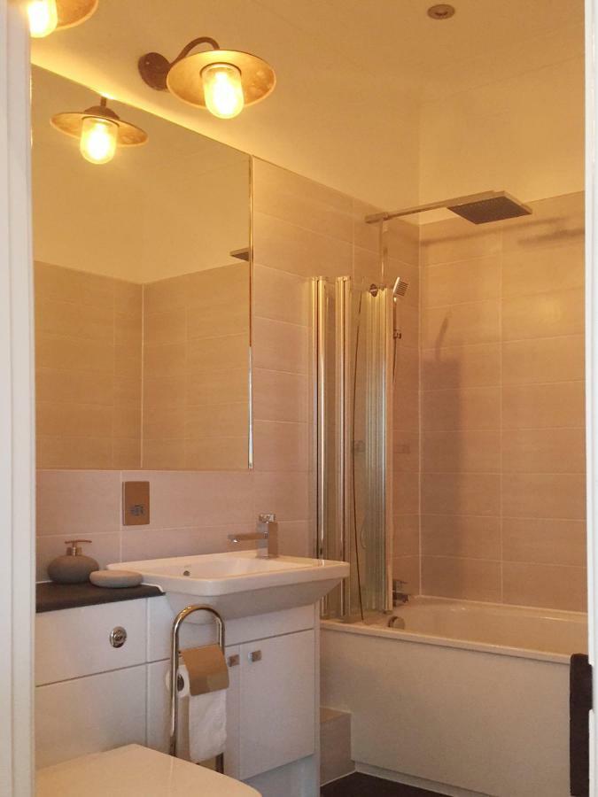 Leilighet Spacious 1 Bedroom Split Level Old Pub Conversion Tower Bridge *