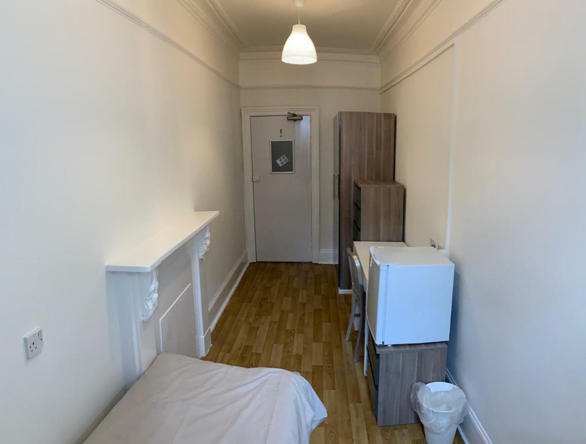 Sandeman-allen Hostel *