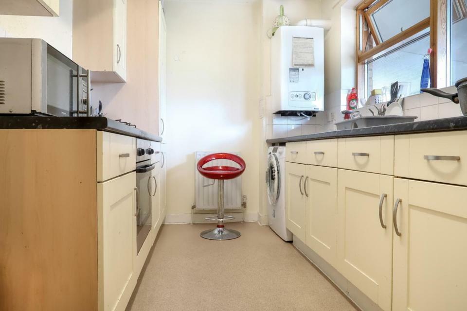 Homestay Pioneer Close London