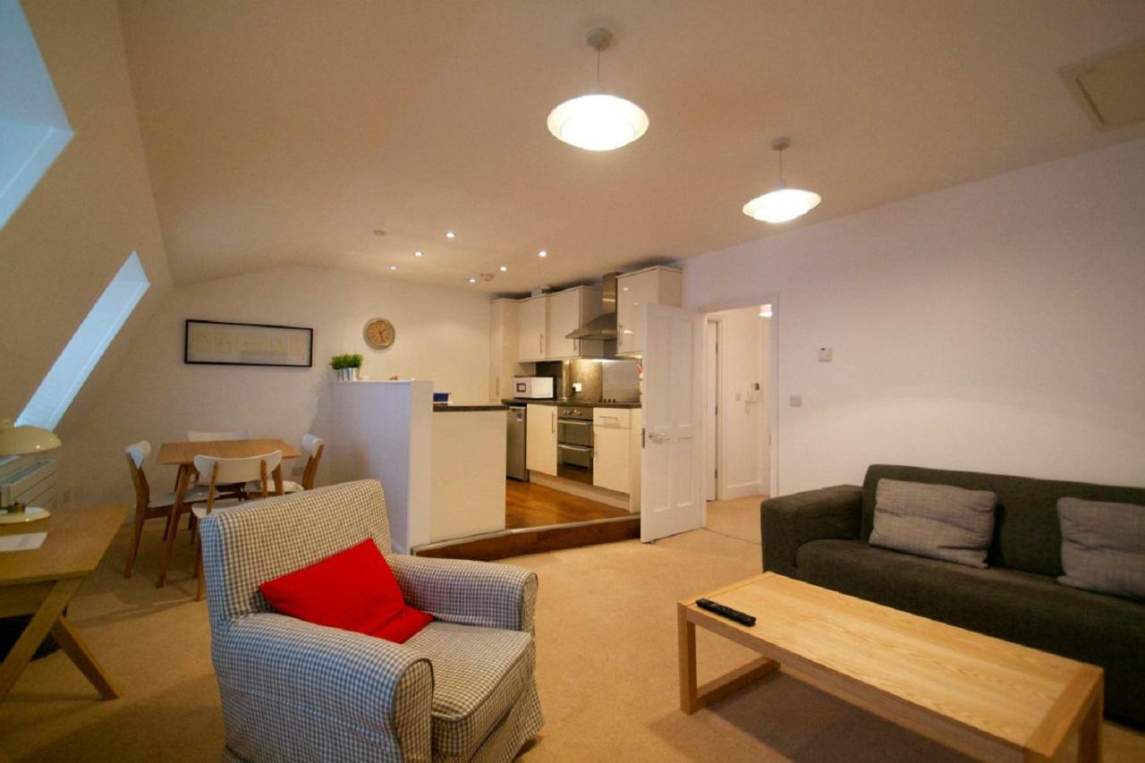Acorn - Gower Street Apartment