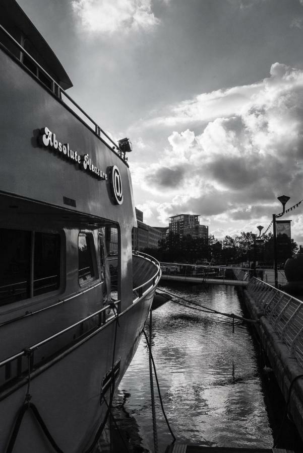 Absolute Pleasure Yacht London