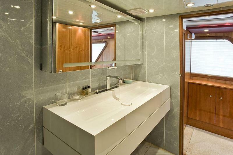 Hotel Absolute Pleasure Yacht London