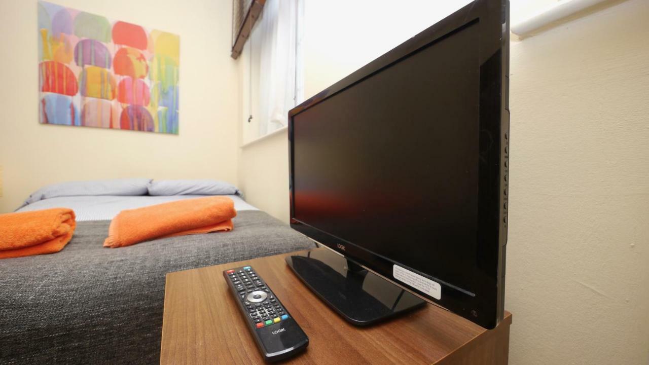 Accommodation London Hostel *