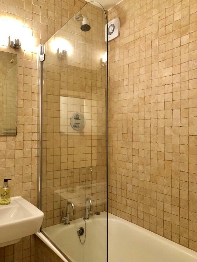 Victoria Station Apartment *