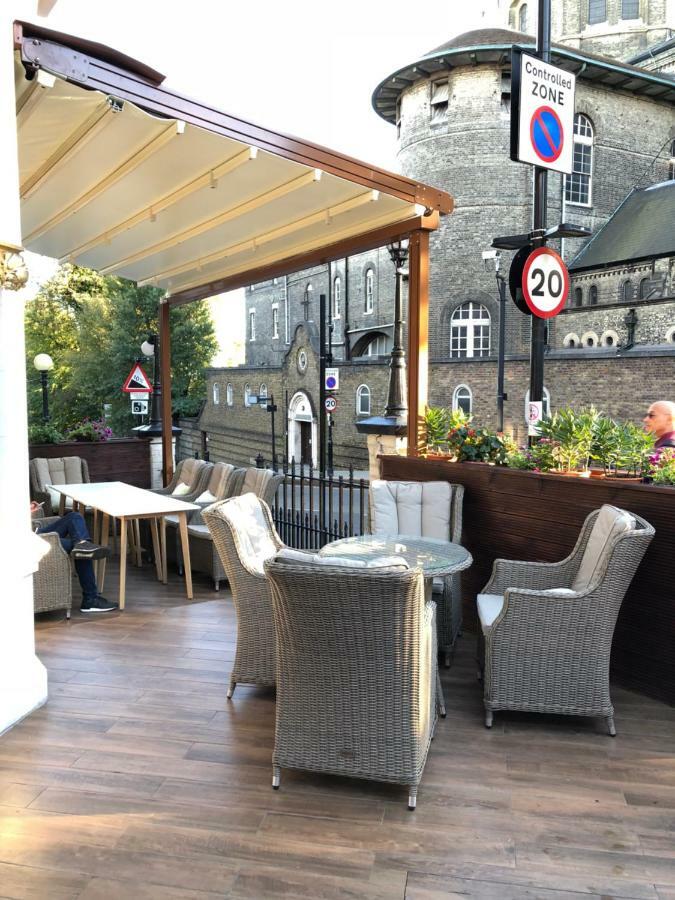 Tourian Lounge Hotel Bed & Breakfast