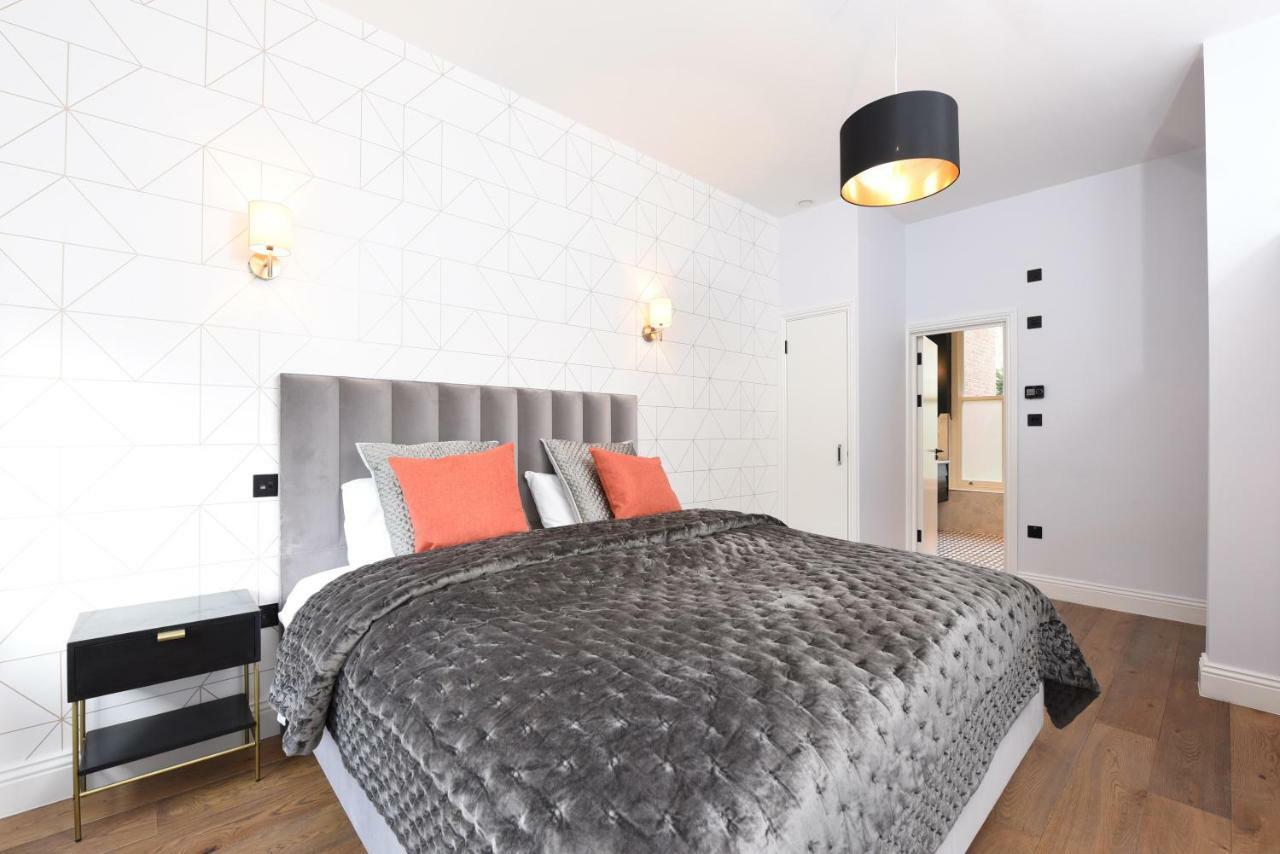 Appartement Stylish!! Spacious 2 & 3 Deluxe Near Victoria Station Londen