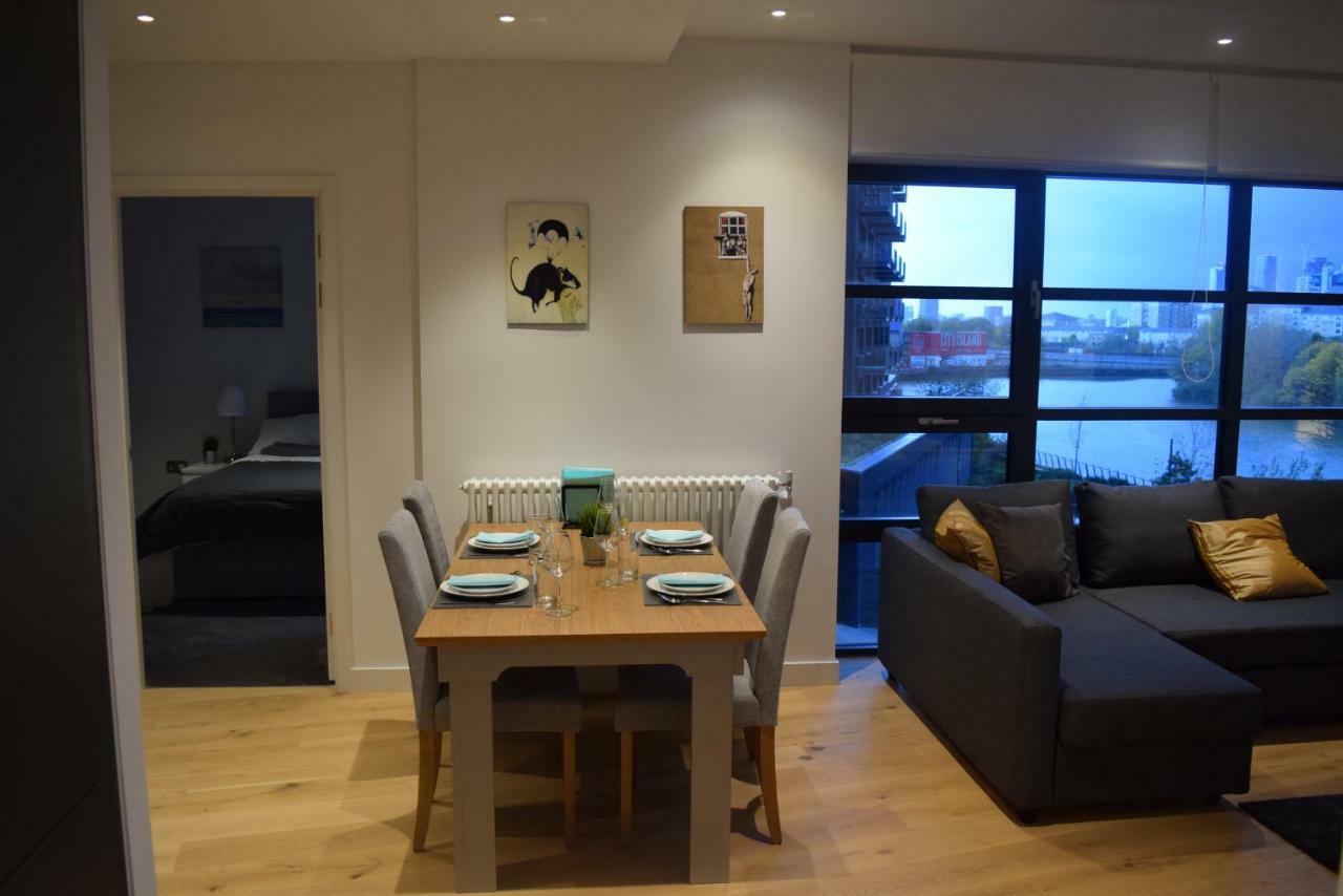 Island 3 Bedroom Luxury Apartments, Canary Wharf Apartment London