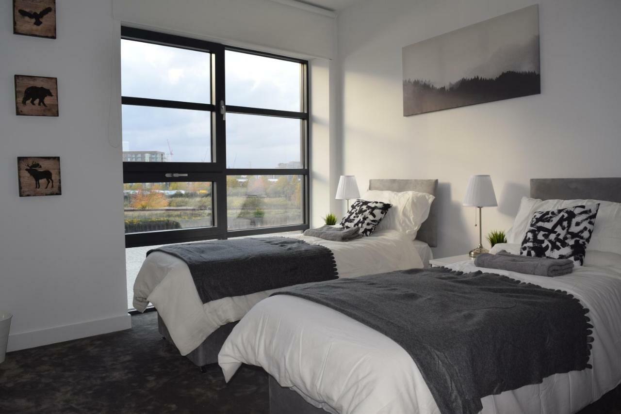 Island 3 Bedroom Luxury Apartments, Canary Wharf * London