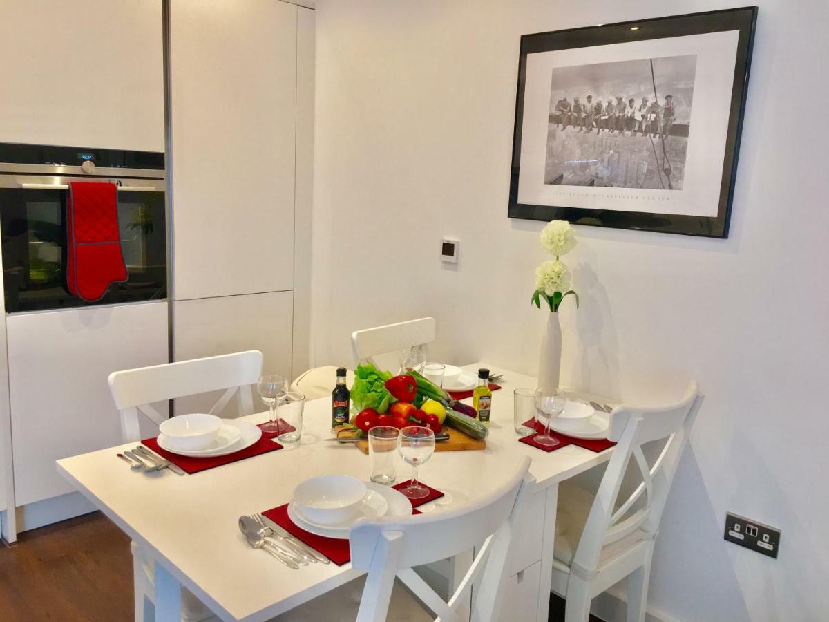 2-bedrooms Apartment, Lounge, Balcony Londen