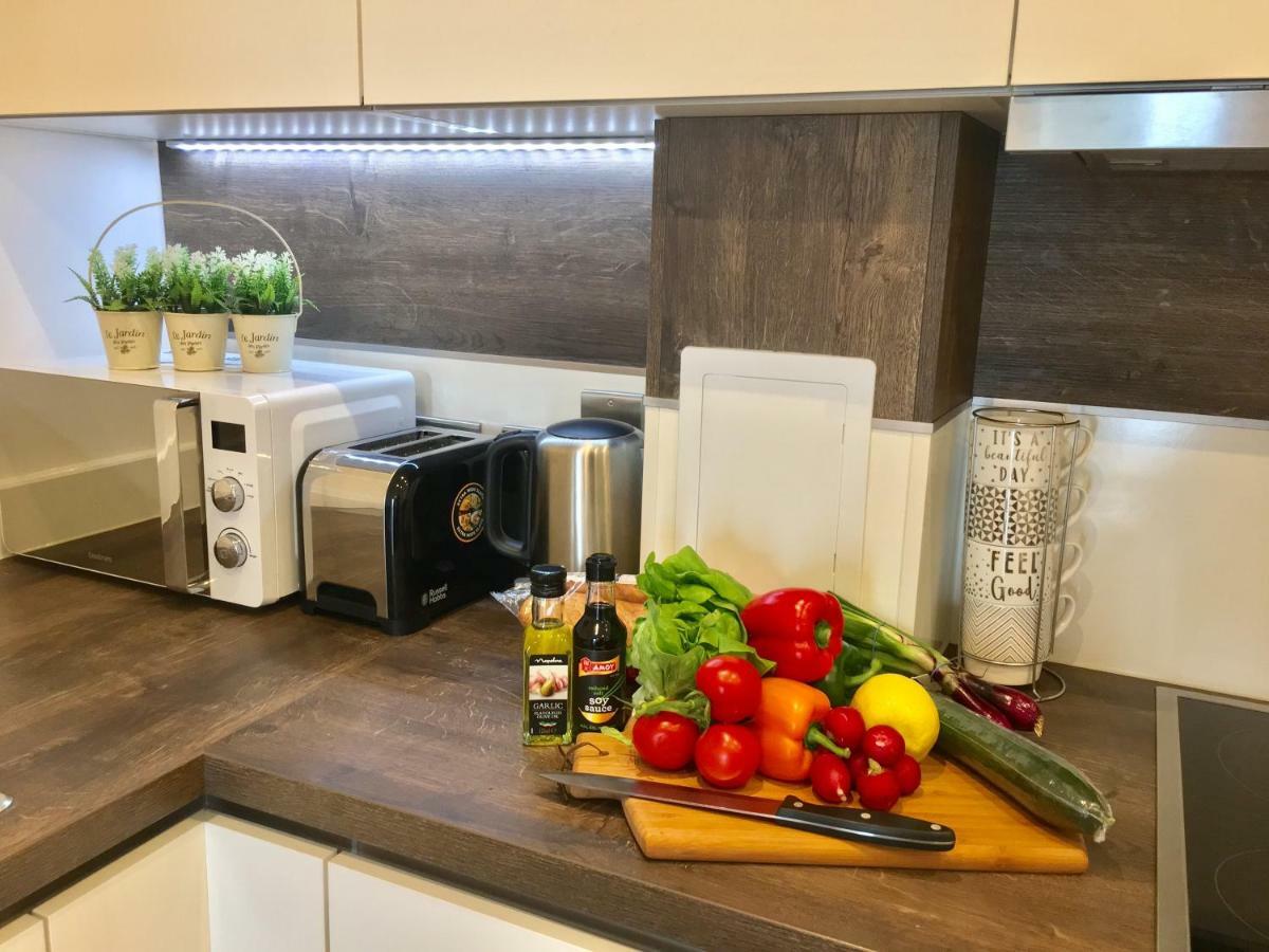 2-bedrooms Apartment, Lounge, Balcony Londen