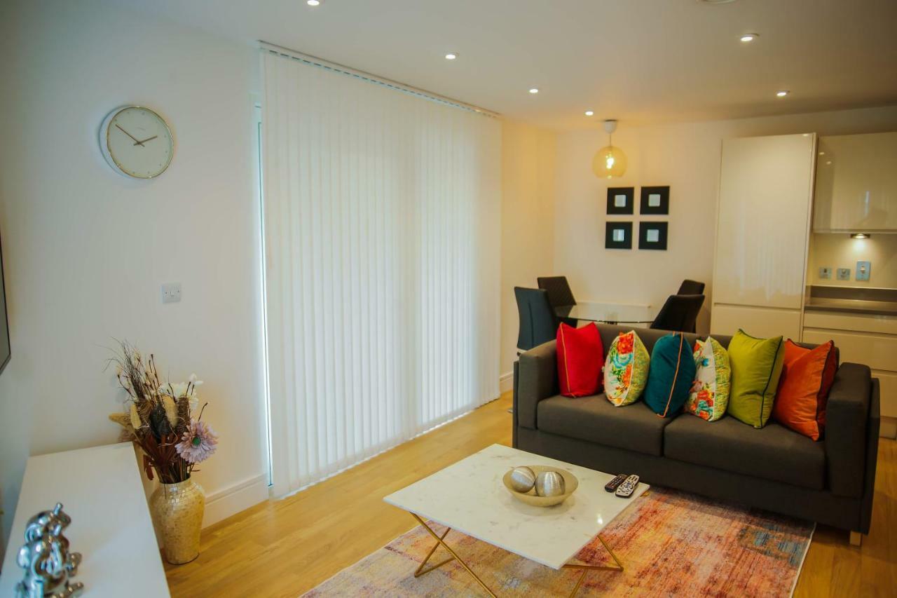Executive 2 Bed Apartment *