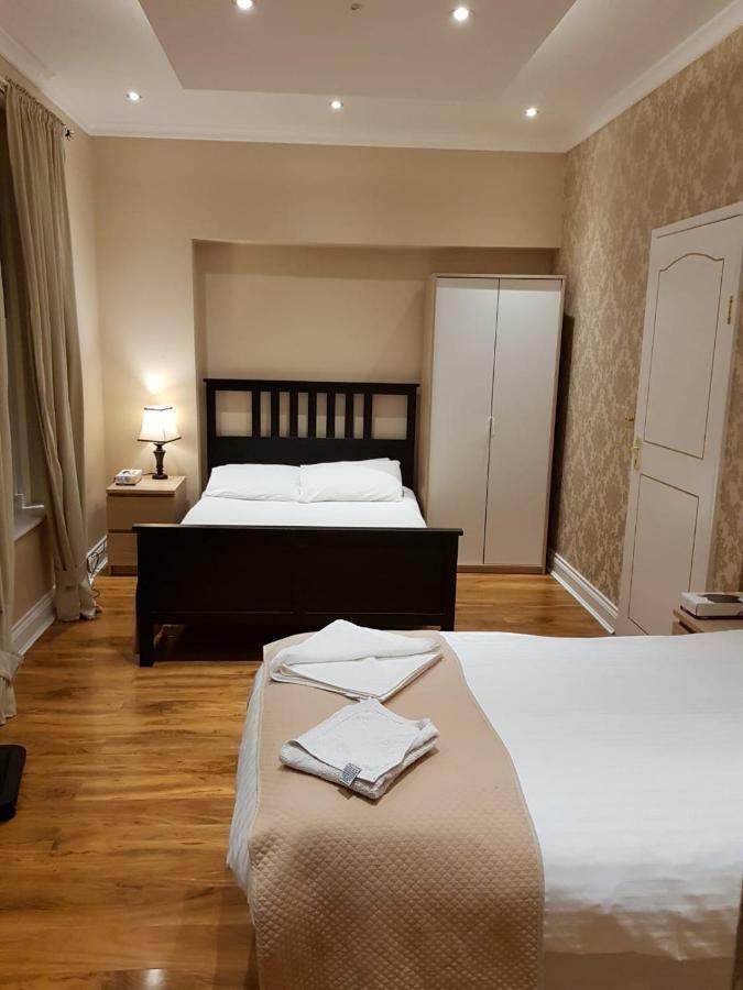 Tourian Lounge Hotel Bed & Breakfast London