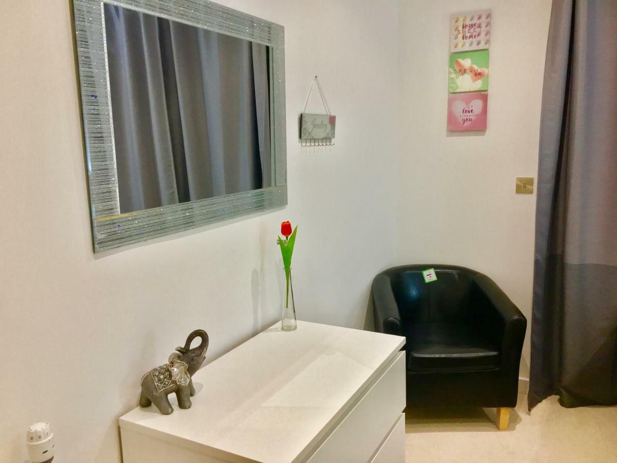 Excel 2 Bedrooms River View * London