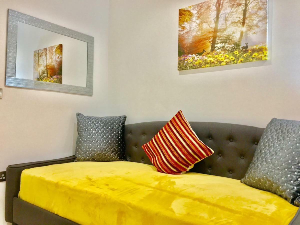 Excel 2 Bedrooms River View Leilighet