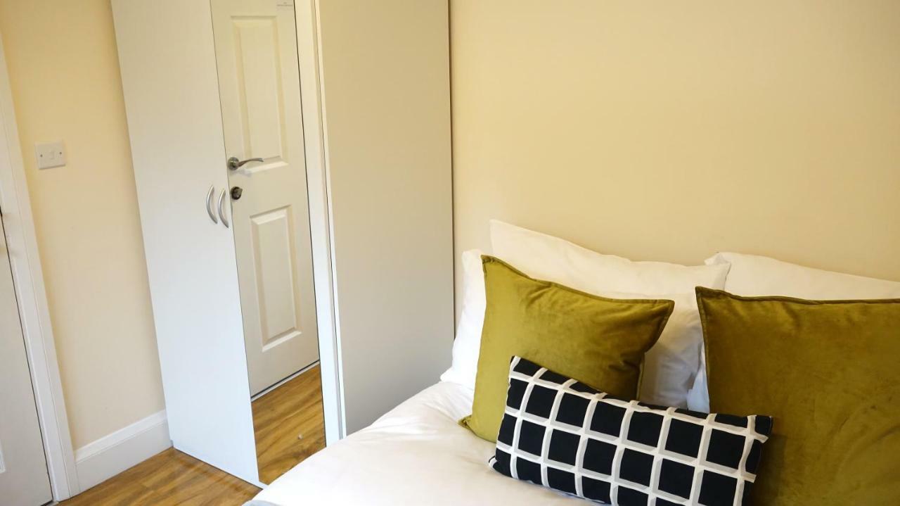 Heathrow Ensuite Rooms- Auto Check In Privatunterkunft *