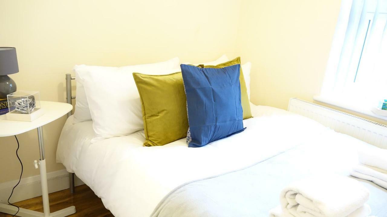 Homestay Heathrow Ensuite Rooms- Auto Check In