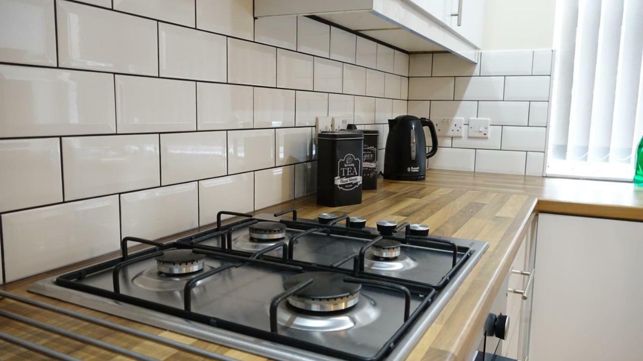 Heathrow Ensuite Rooms- Auto Check In Homestay