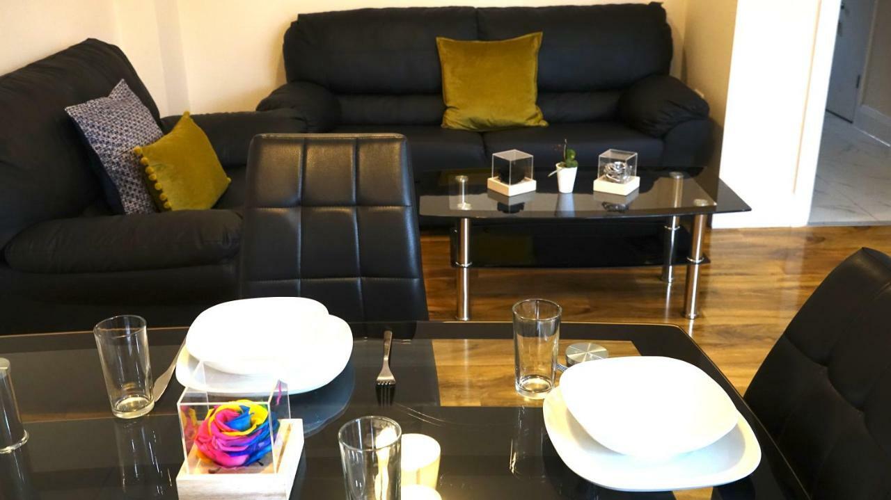 Heathrow Ensuite Rooms- Auto Check In *