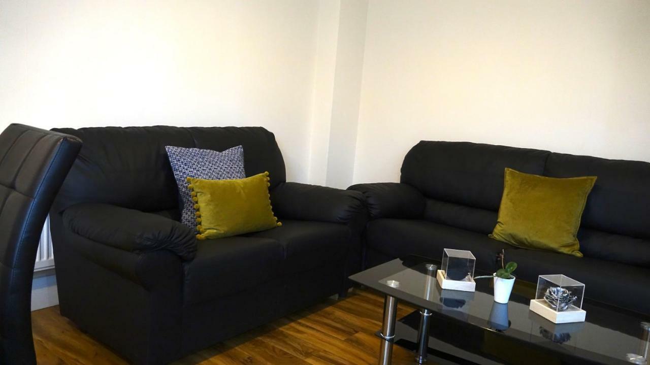 Heathrow Ensuite Rooms- Auto Check In Homestay *