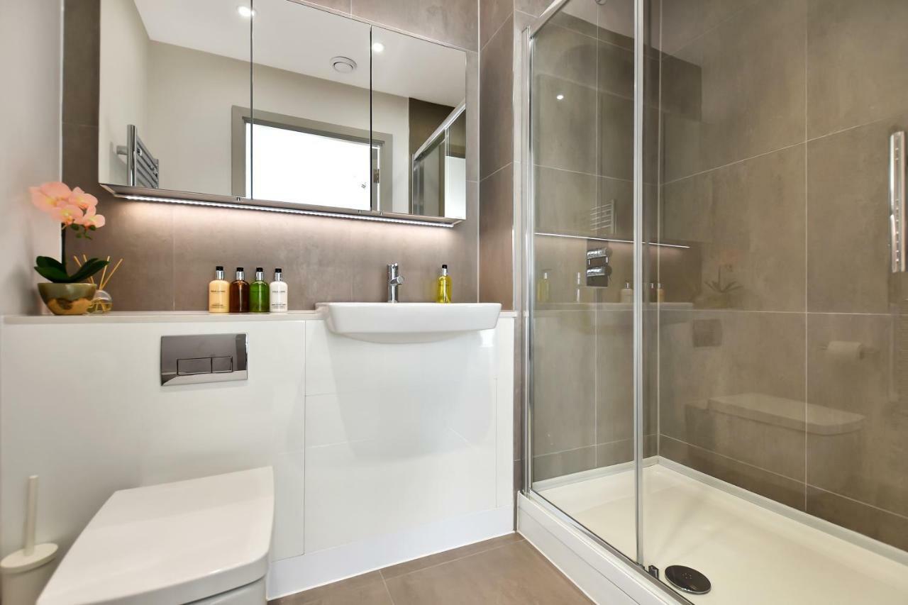 Apartment Esquire Ealing London