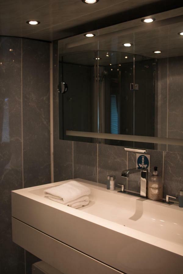 Absolute Pleasure Yacht Hotel 4*