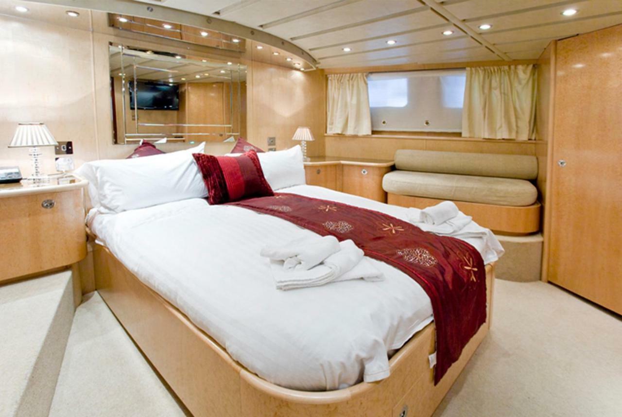 Absolute Pleasure Yacht Hotel 4*