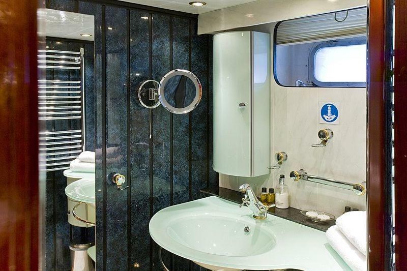 Absolute Pleasure Yacht Hotel