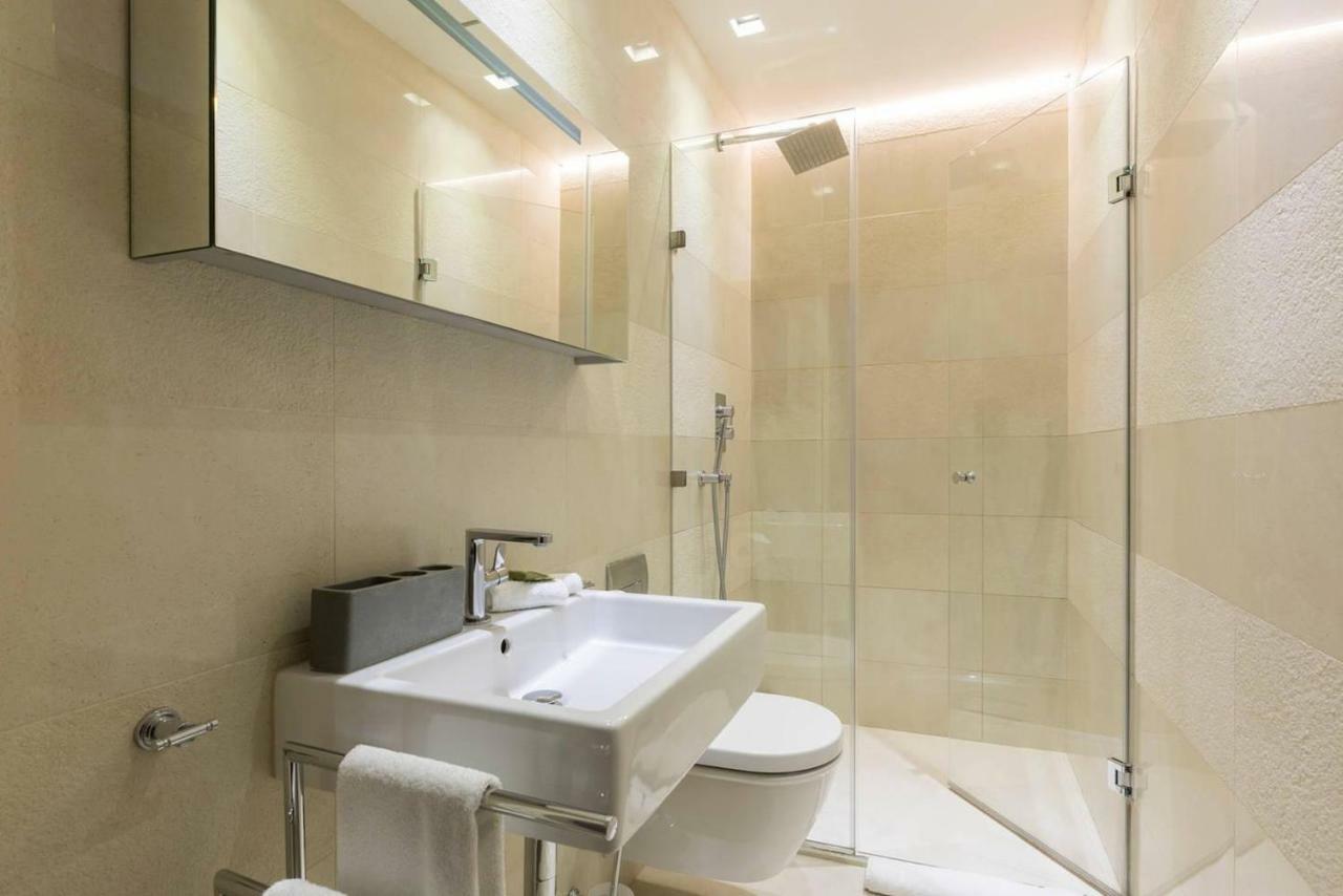 Luxury Modern Split Level 2br Covent Garden Apt London